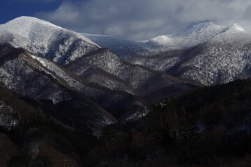 上古卷轴5双持战士和双手武器战士各自优劣势是什么,穿什么甲